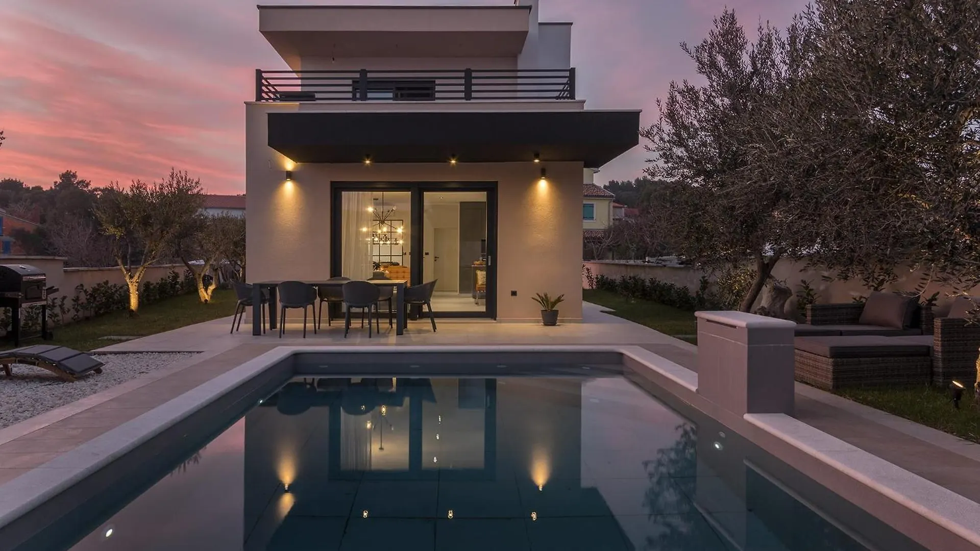 Luxury Villa With Private Heated Pool Premantura