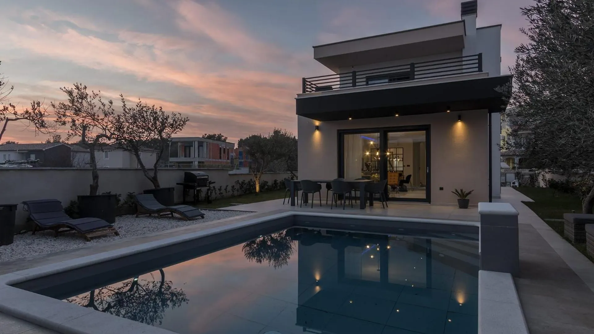 Luxury Villa With Private Heated Pool Premantura